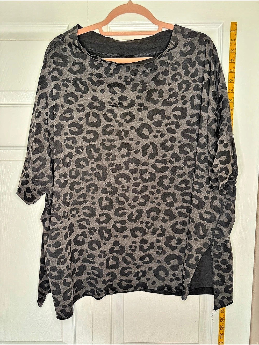 Planet by Lauren G Leopard Print Cotton Top in Gray & Black